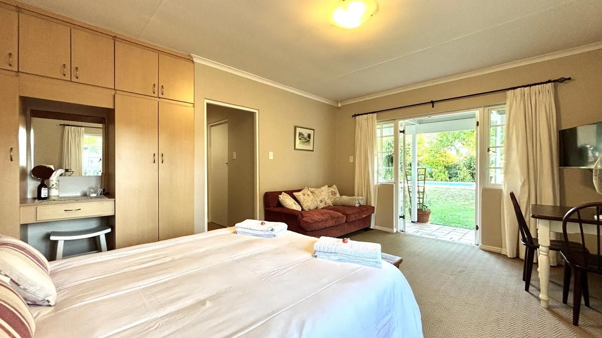 Lloyd Road Cottage Port Elizabeth 0*,  South Africa